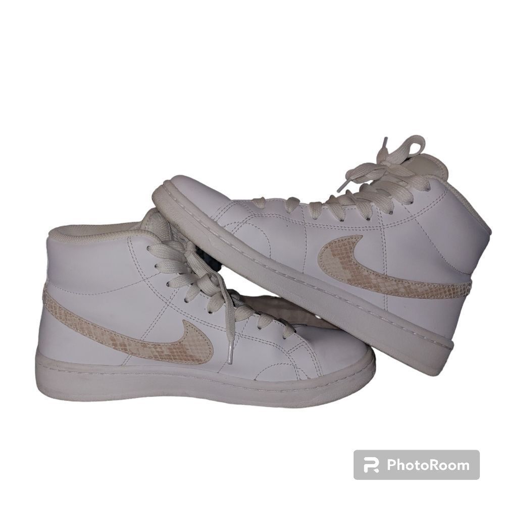 Nike women's size 7.5 DD9666-100